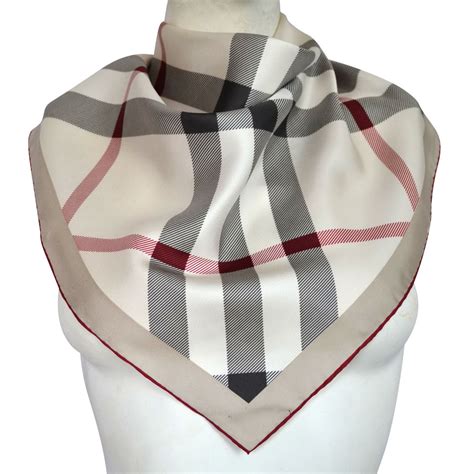 Echarpe et foulard Burberry d'occasion 